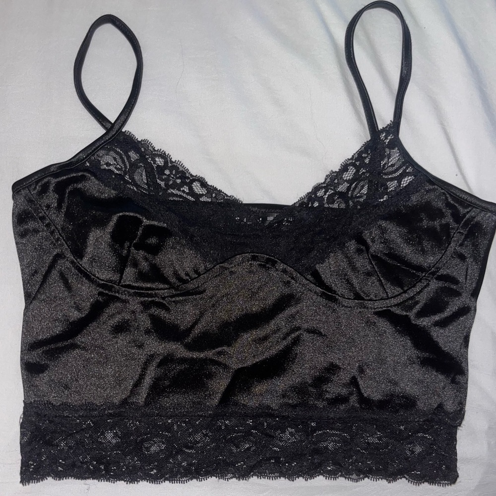 Black lace crop top size small